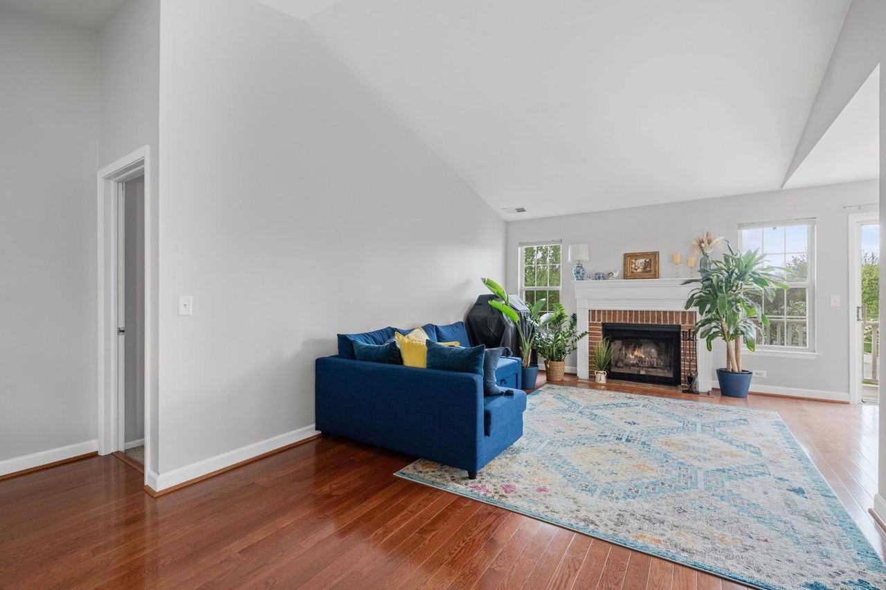 143 Lawn Ct - Photo 5 of 15