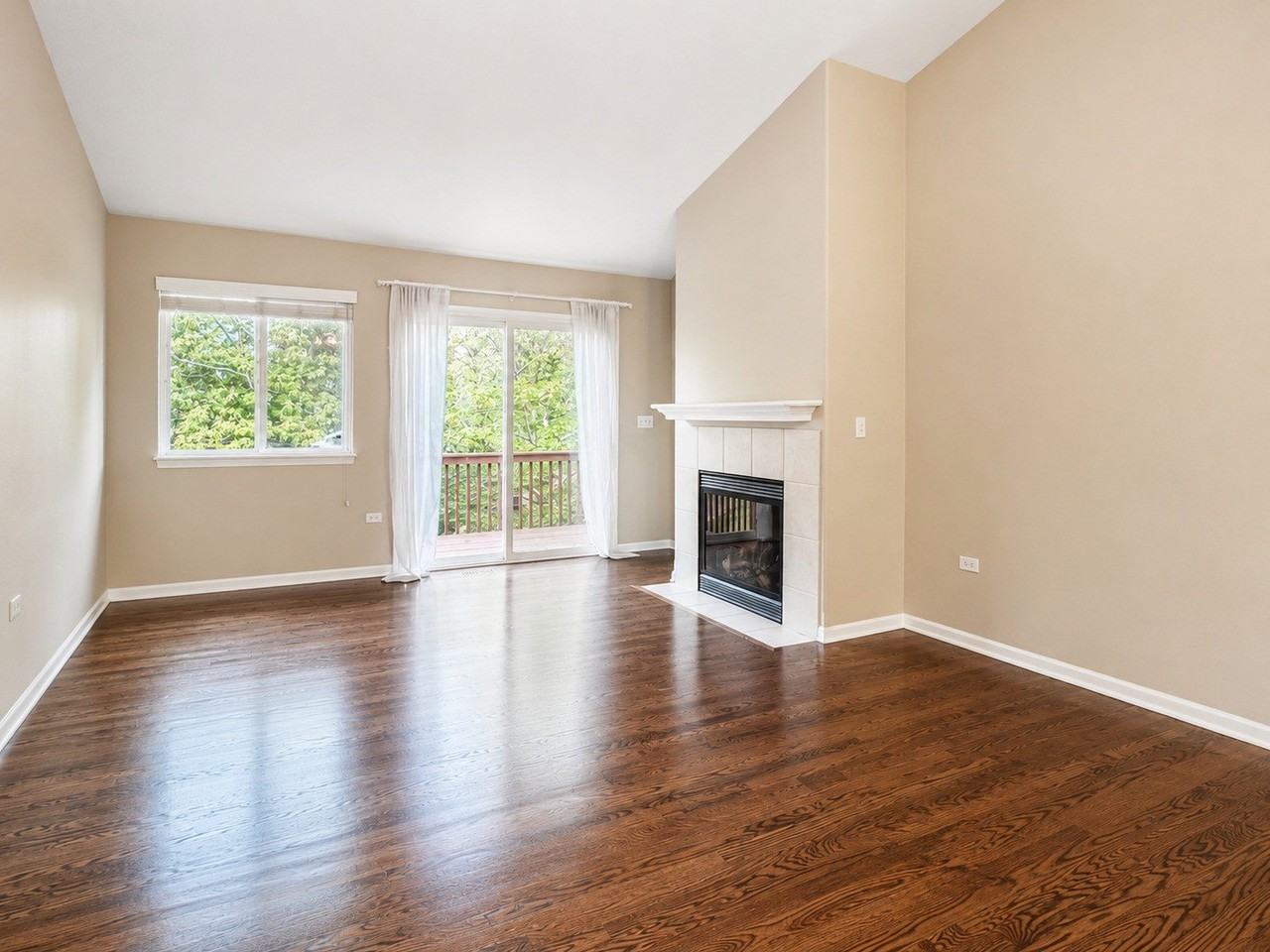 3159 Saganashkee Ln - Photo 3 of 15