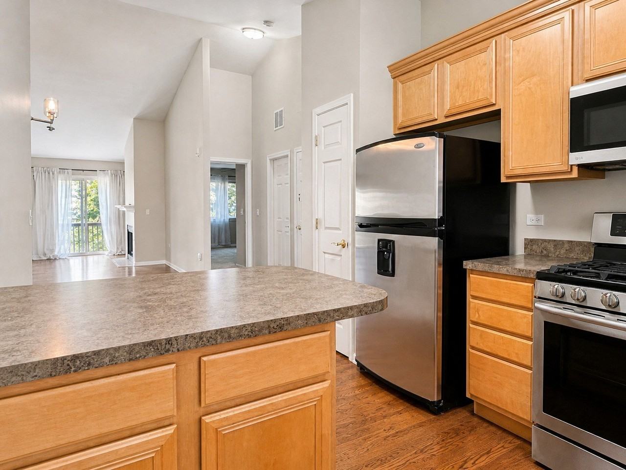 3159 Saganashkee Ln - Photo 5 of 15