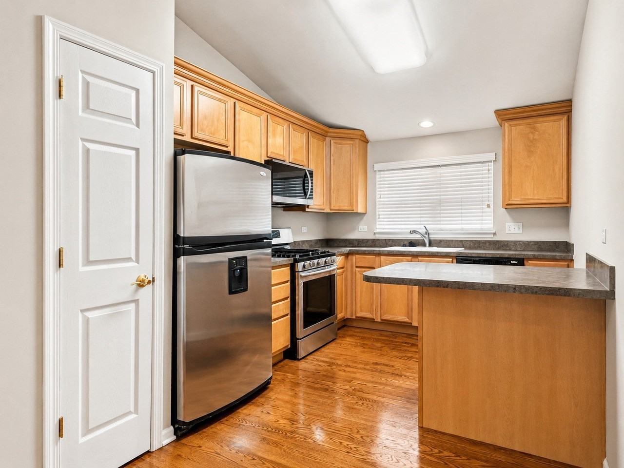 3159 Saganashkee Ln - Photo 7 of 15