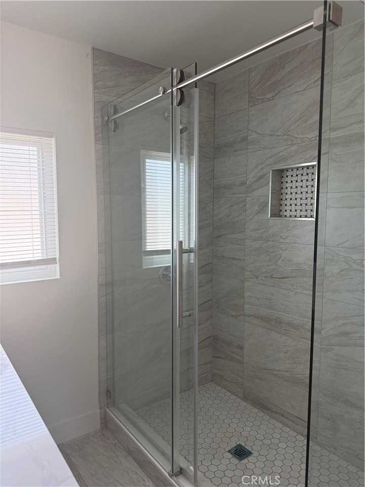 8717 Tilmont Ave - Photo 4 of 8