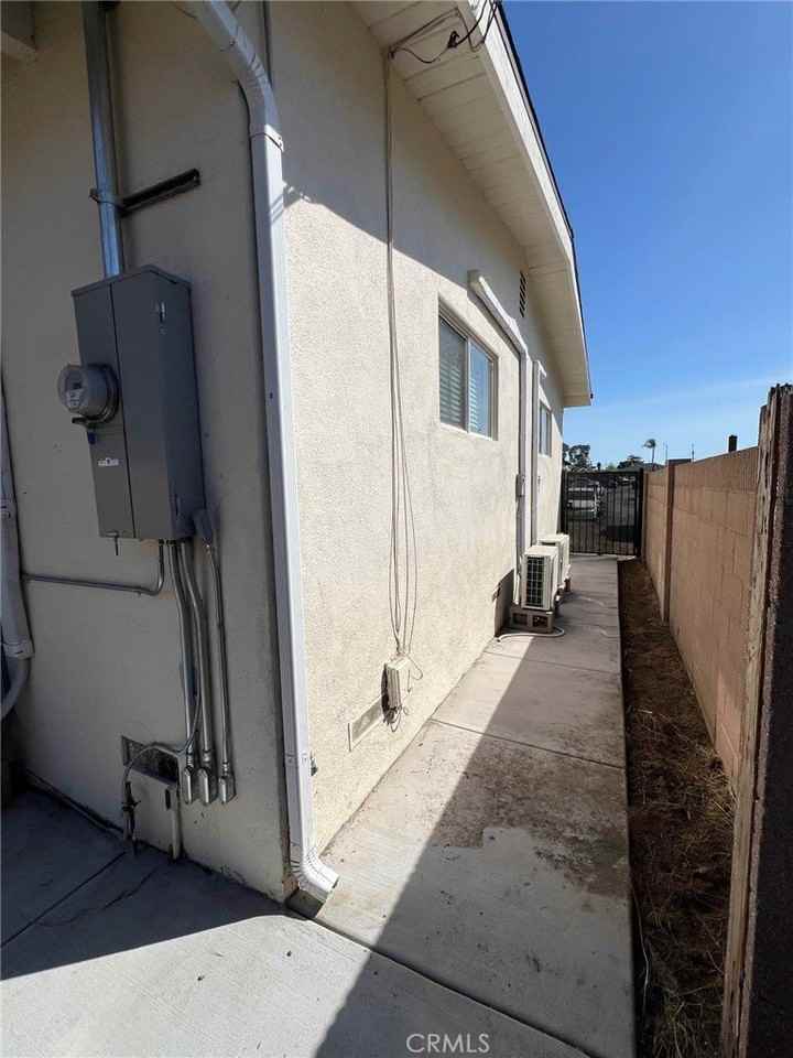 15720 Bonsallo Ave - Photo 2 of 23