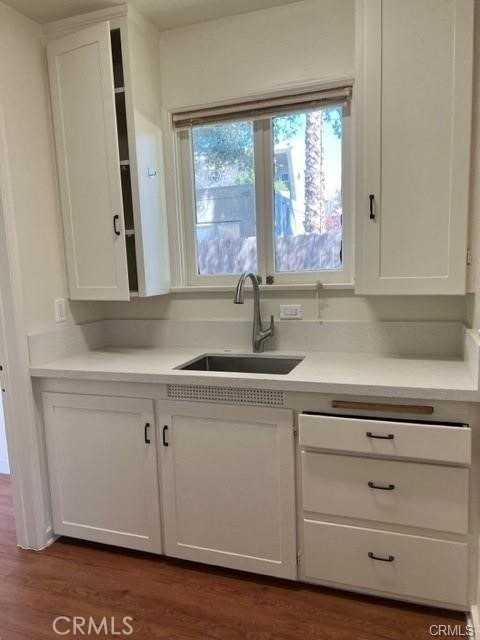 748 S Euclid Ave - Photo 2 of 5