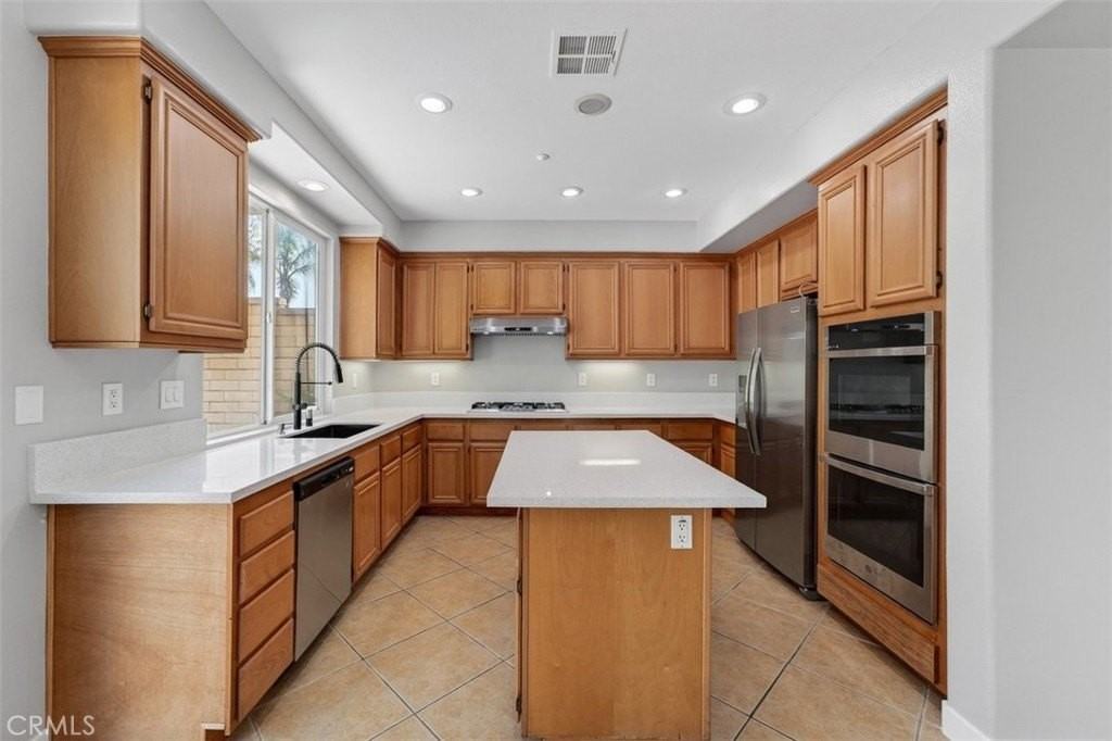 16498 Medinah St - Photo 3 of 11