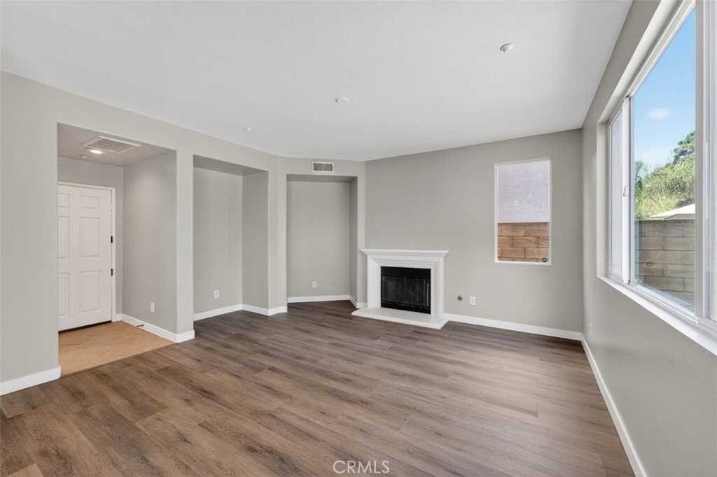 16498 Medinah St - Photo 4 of 11