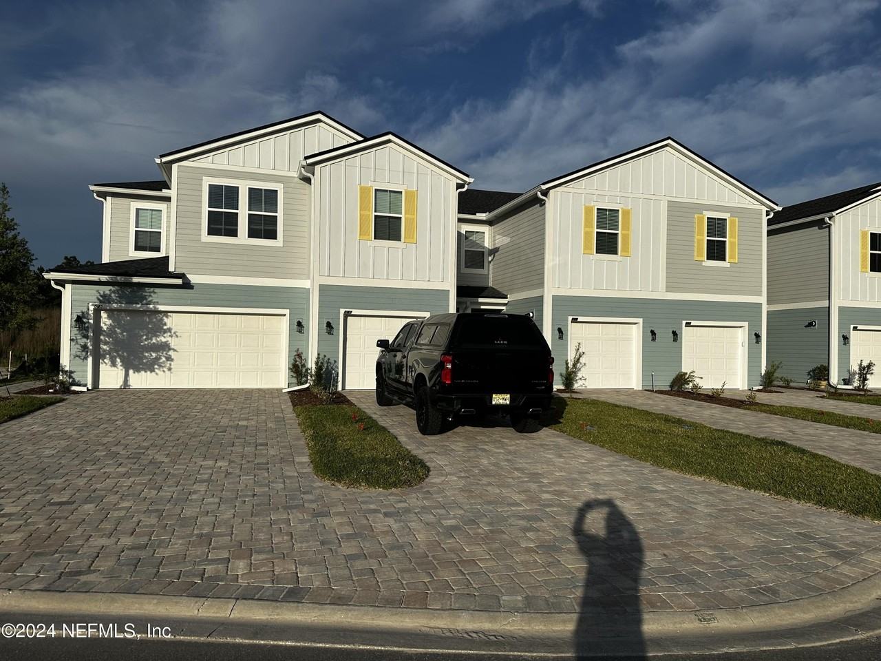 545 Brandon Lakes Dr - Photo 2 of 34