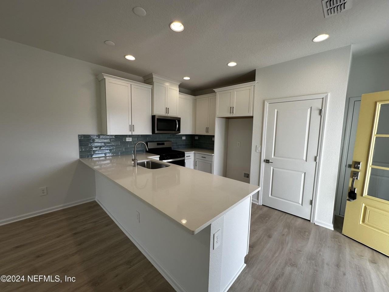 545 Brandon Lakes Dr - Photo 6 of 34