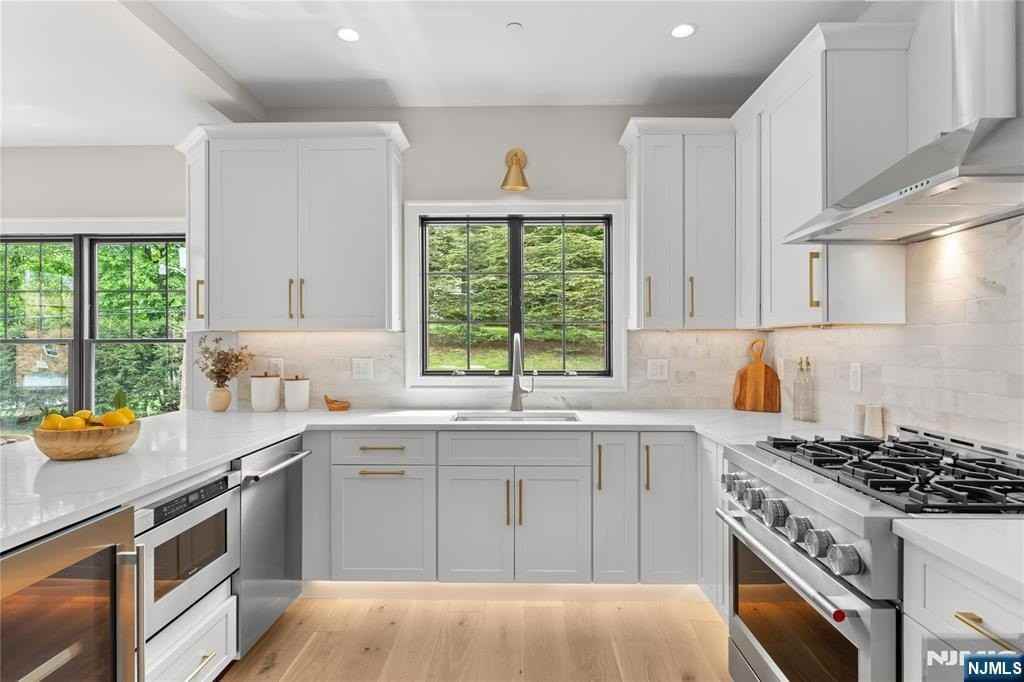 72 Lake Ave - Photo 4 of 38