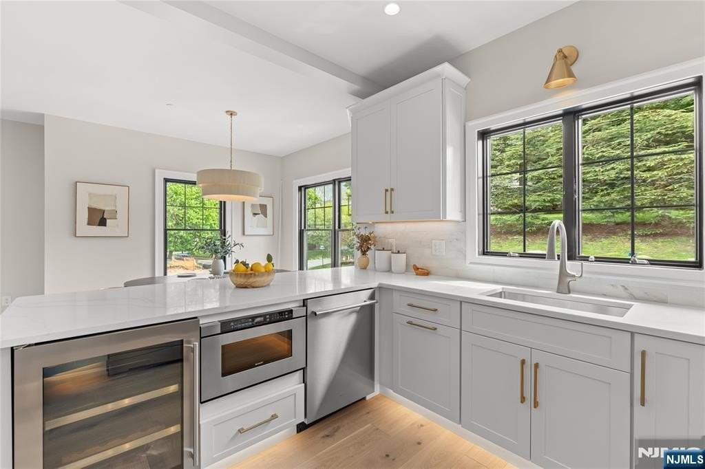 72 Lake Ave - Photo 5 of 38