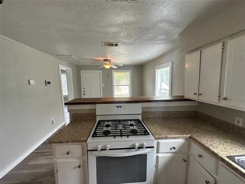 4611 Bradshaw St - Photo 2 of 10