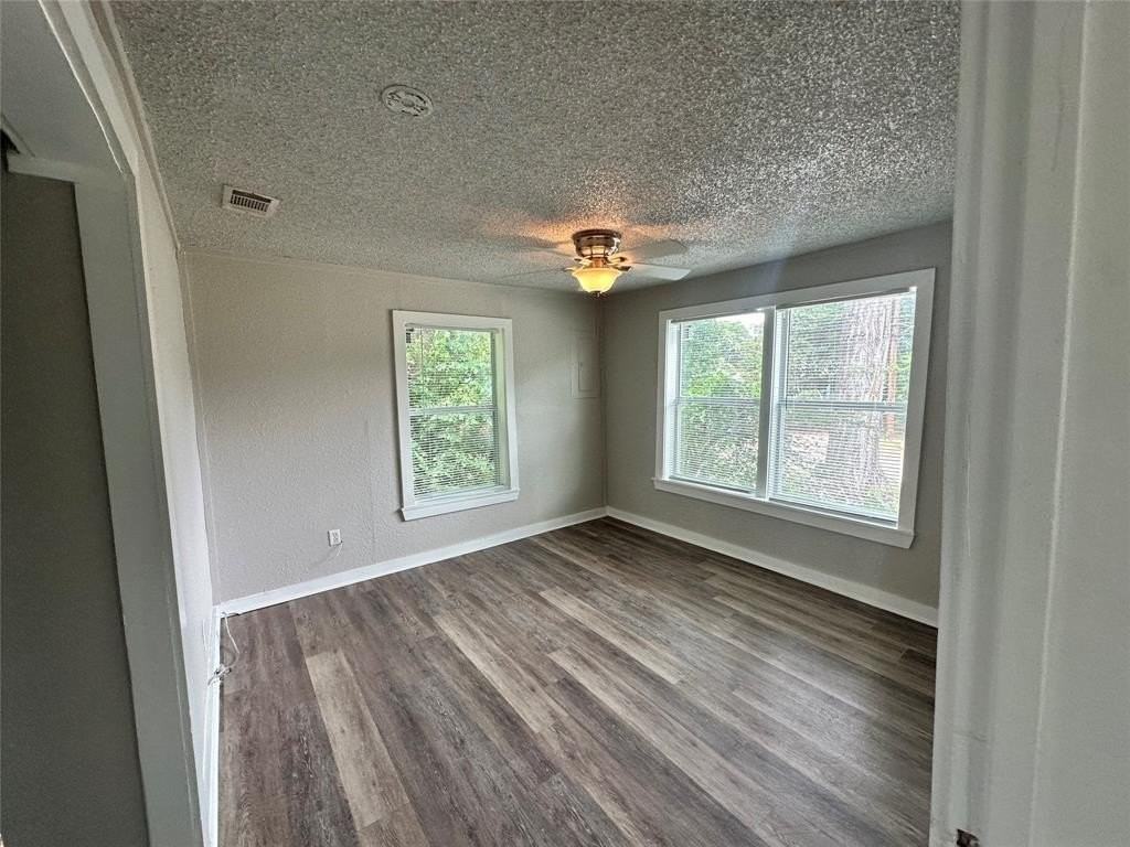 4611 Bradshaw St - Photo 4 of 10