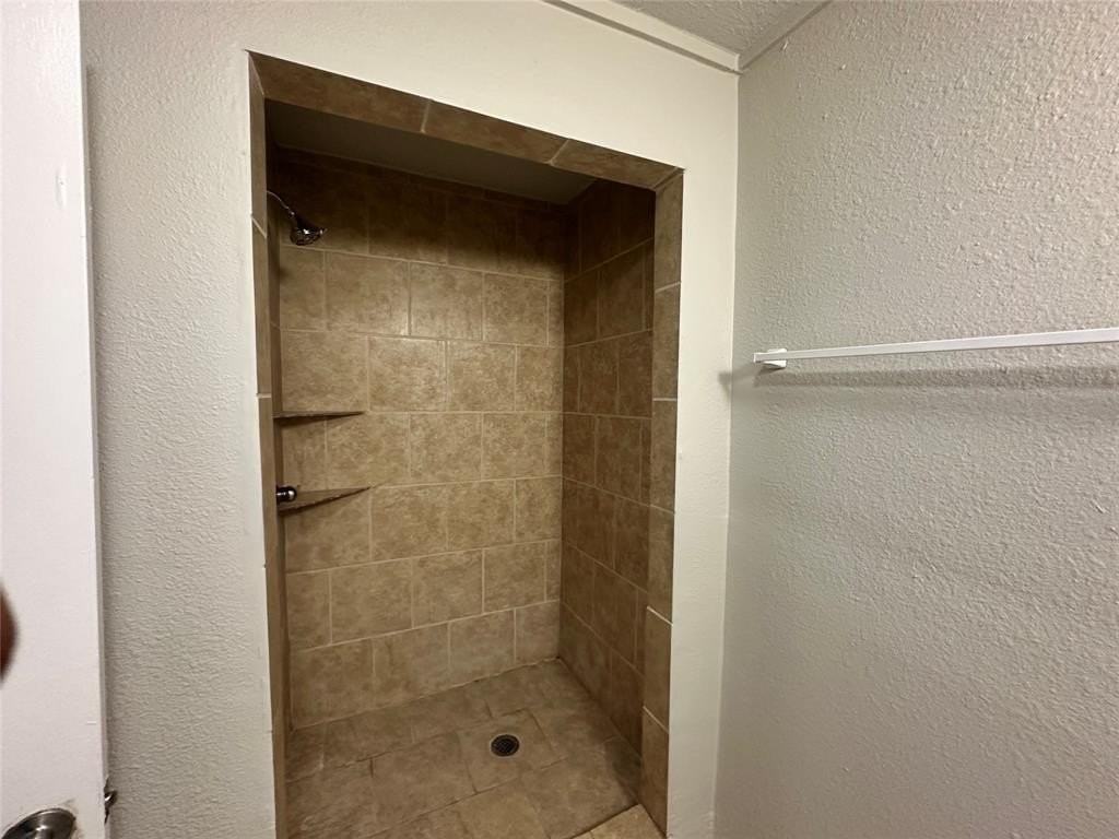 4611 Bradshaw St - Photo 7 of 10