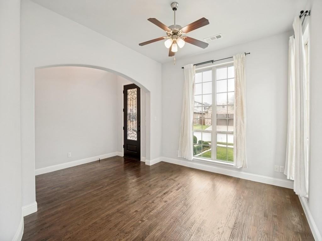 5009 Joseph St - Photo 5 of 31