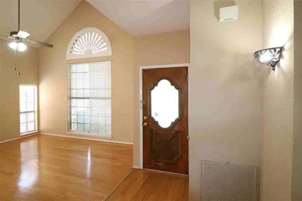 2709 Garden Springs Dr - Photo 3 of 22