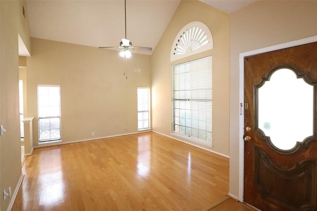 2709 Garden Springs Dr - Photo 4 of 22