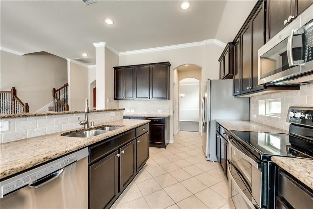 1404 Nacona Dr - Photo 2 of 24