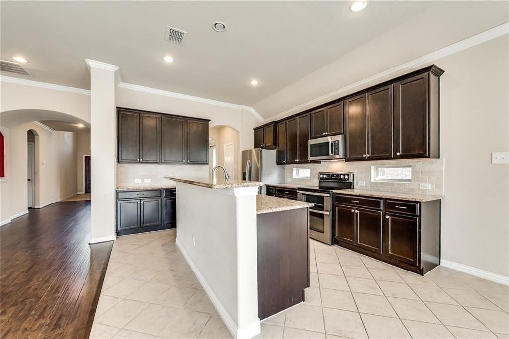 1404 Nacona Dr - Photo 3 of 24