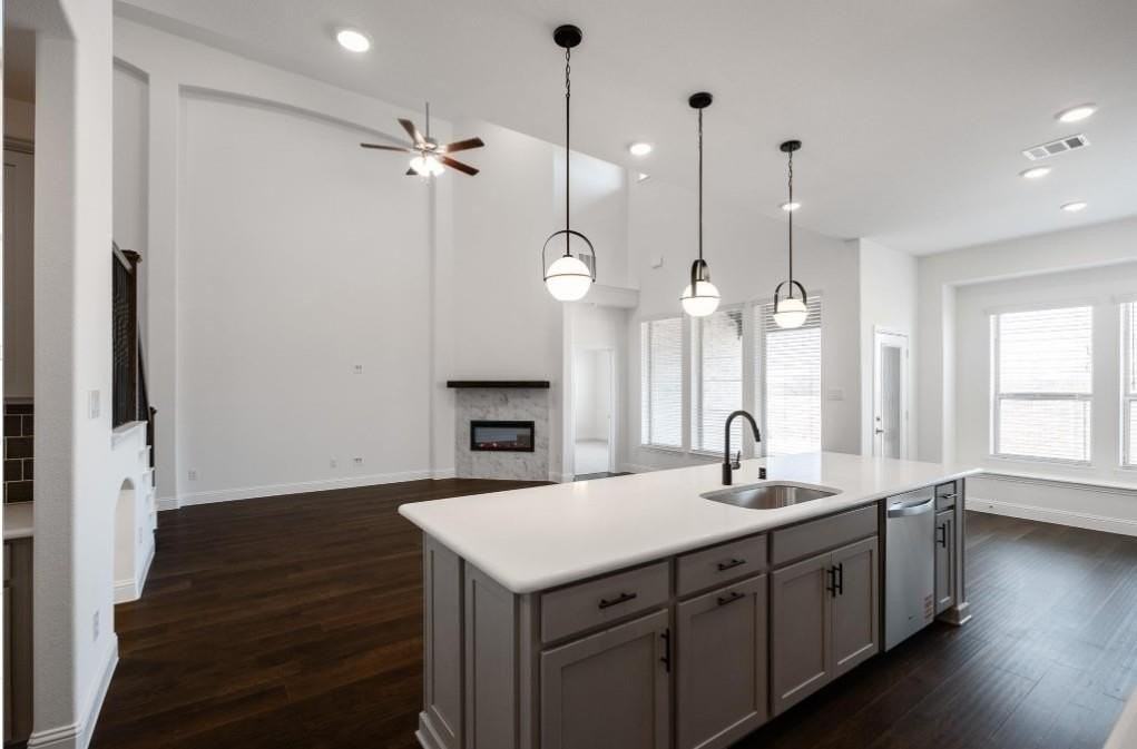 1728 Canals Dr - Photo 4 of 35