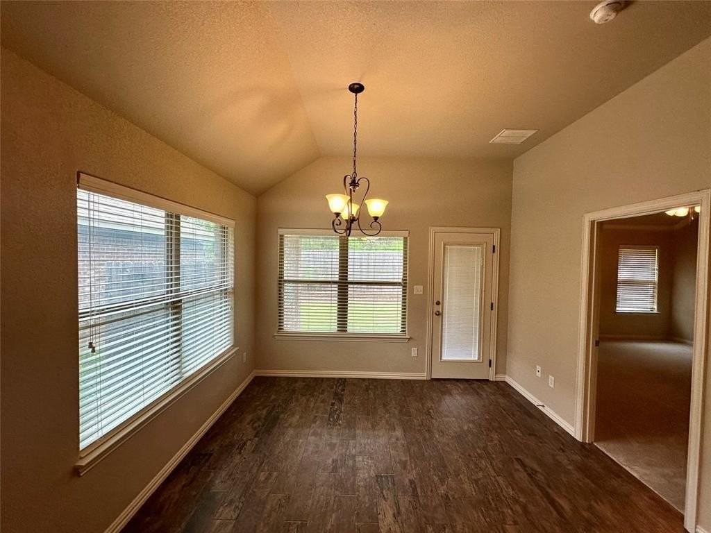 1409 Lauren Ln - Photo 3 of 12