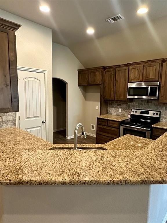 1409 Lauren Ln - Photo 5 of 12