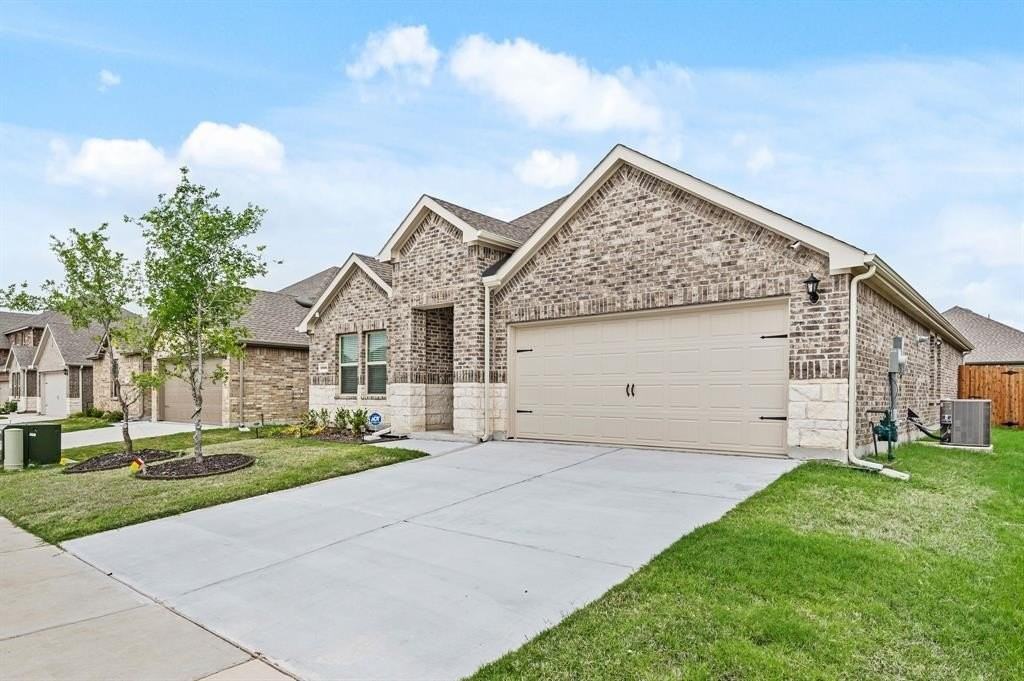 1006 Tall Grass Dr - Photo 2 of 29