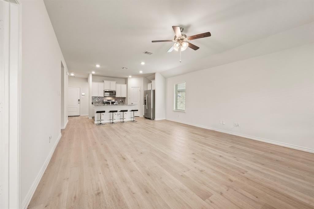 1006 Tall Grass Dr - Photo 6 of 29