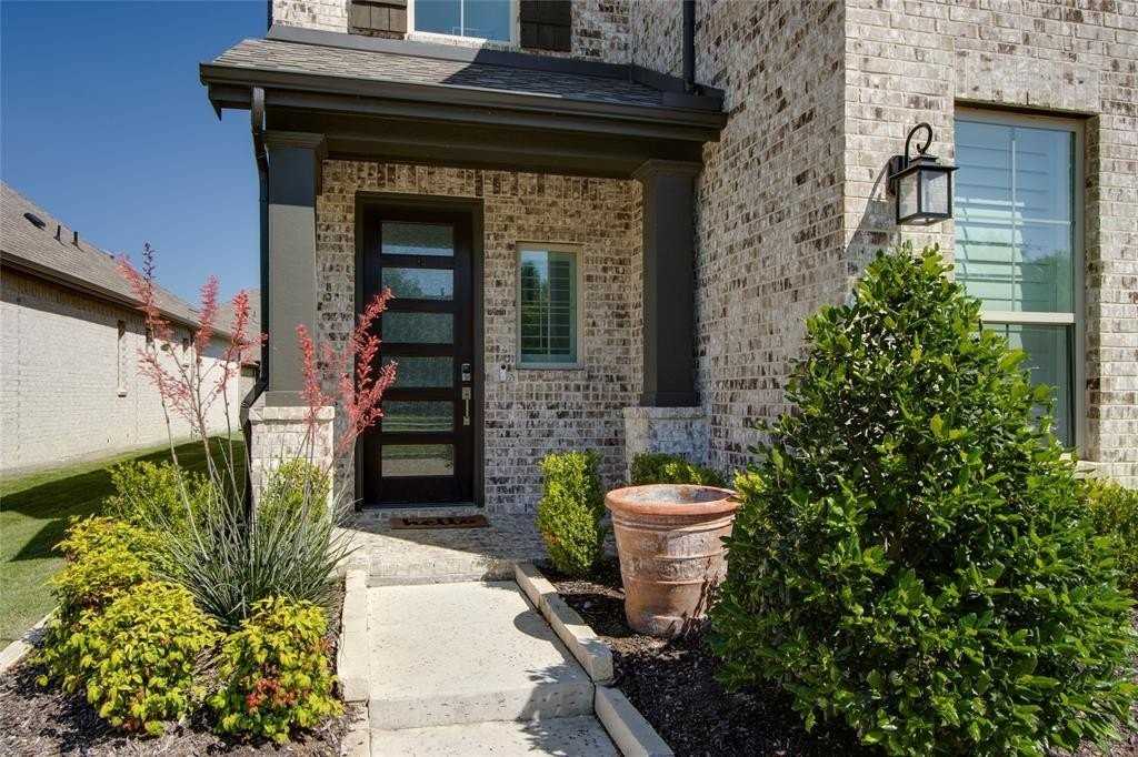 720 Streetside Ln - Photo 4 of 29