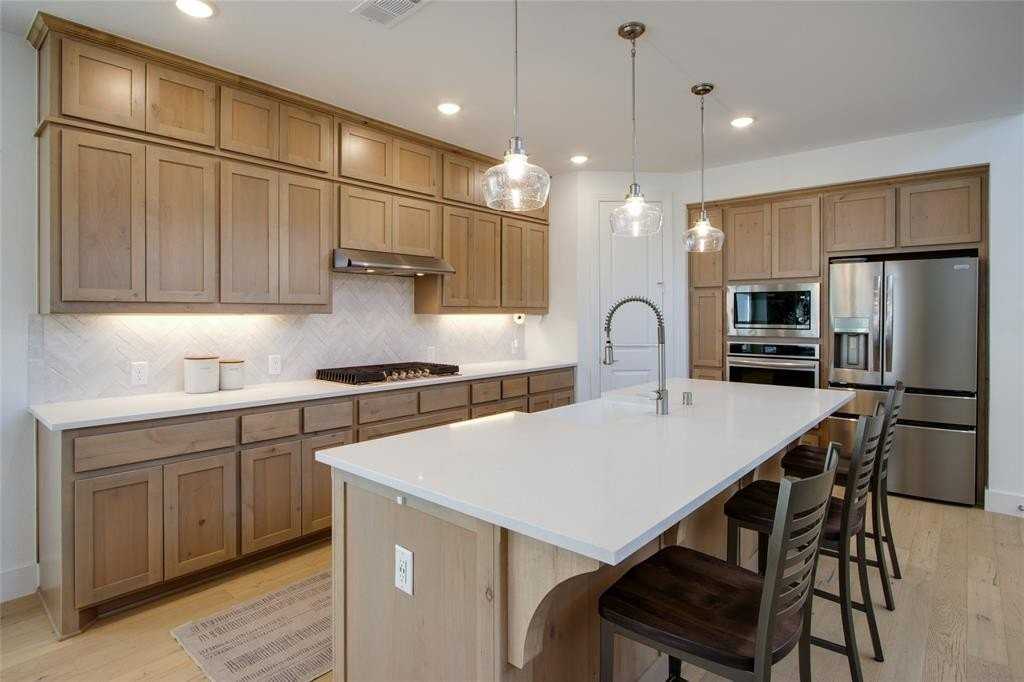 720 Streetside Ln - Photo 7 of 29