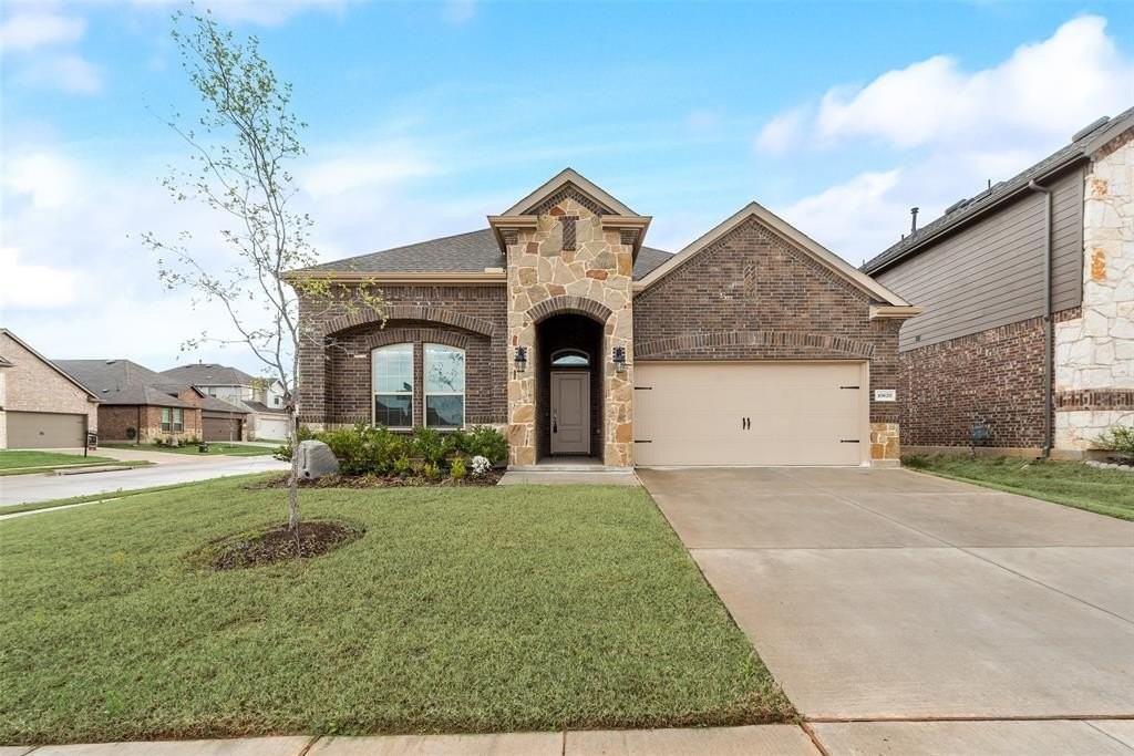 10620 Breezeway Dr - Photo 2 of 32