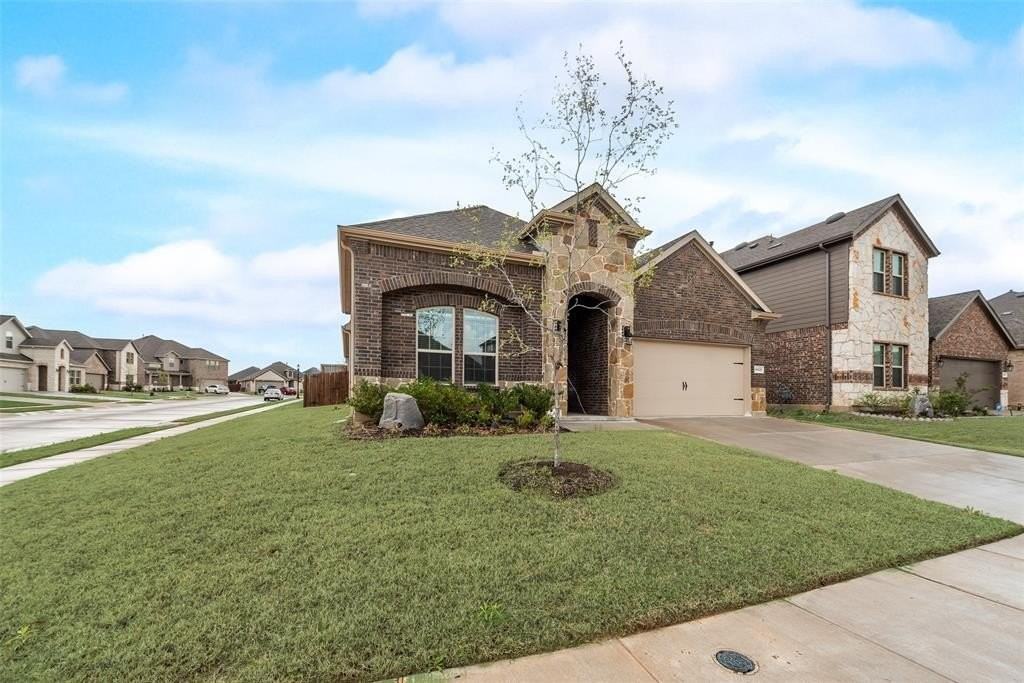 10620 Breezeway Dr - Photo 4 of 32