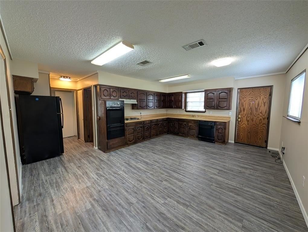 1605 Maple Dr - Photo 4 of 22