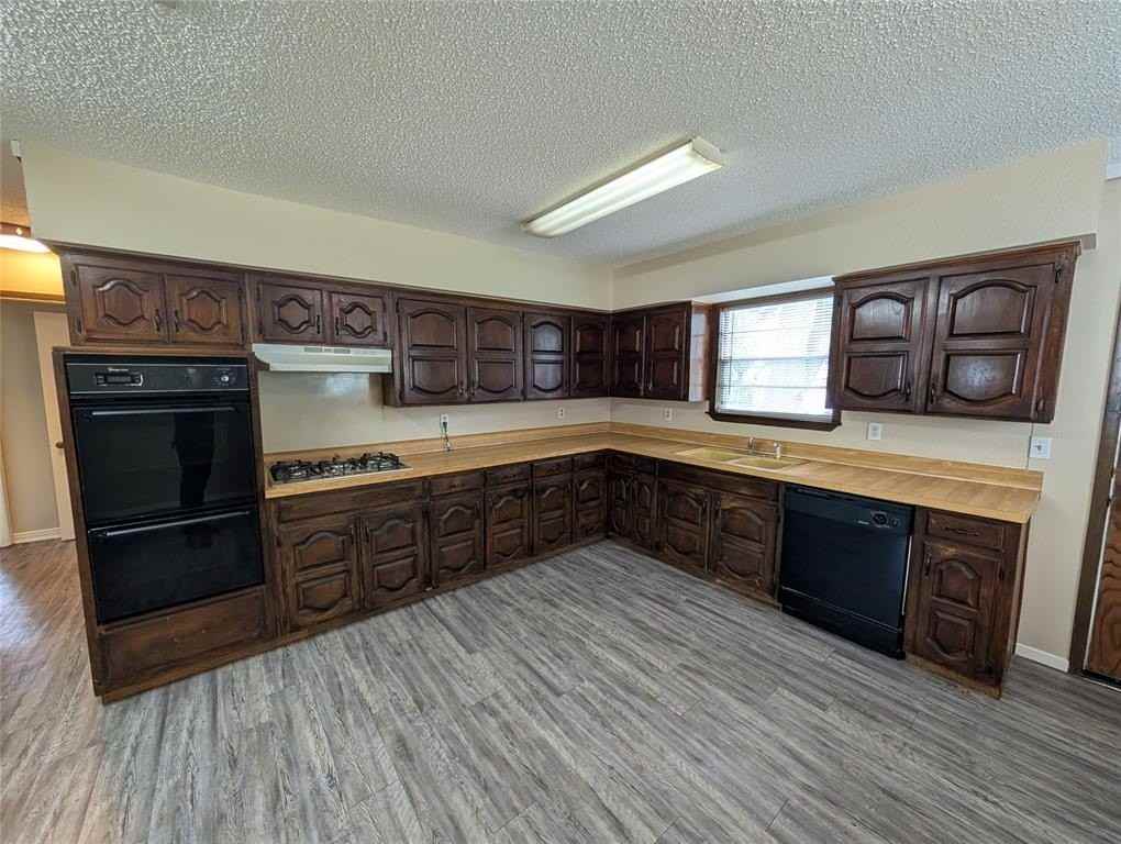 1605 Maple Dr - Photo 5 of 22