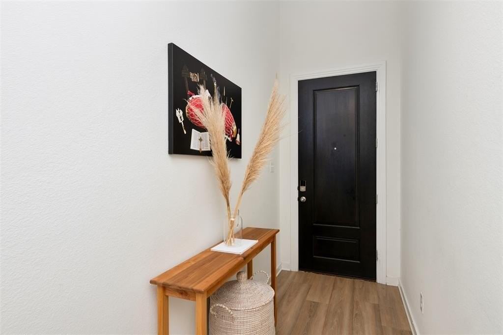 635 Brockwell Bnd - Photo 4 of 37