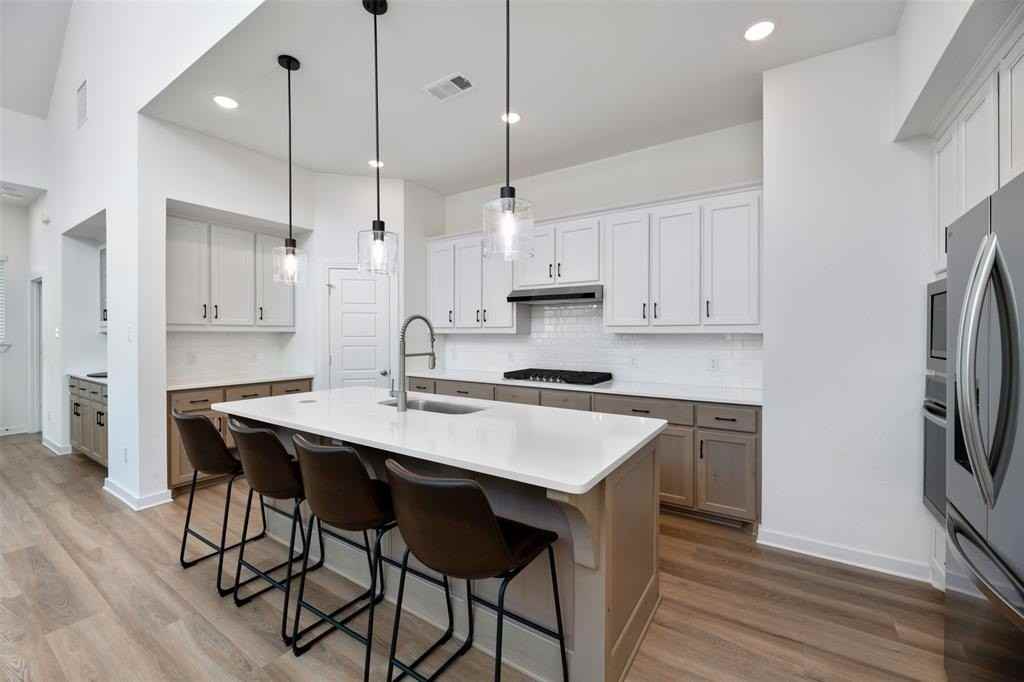 635 Brockwell Bnd - Photo 6 of 37