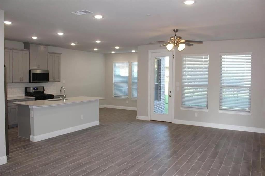 1752 Redding St - Photo 5 of 24