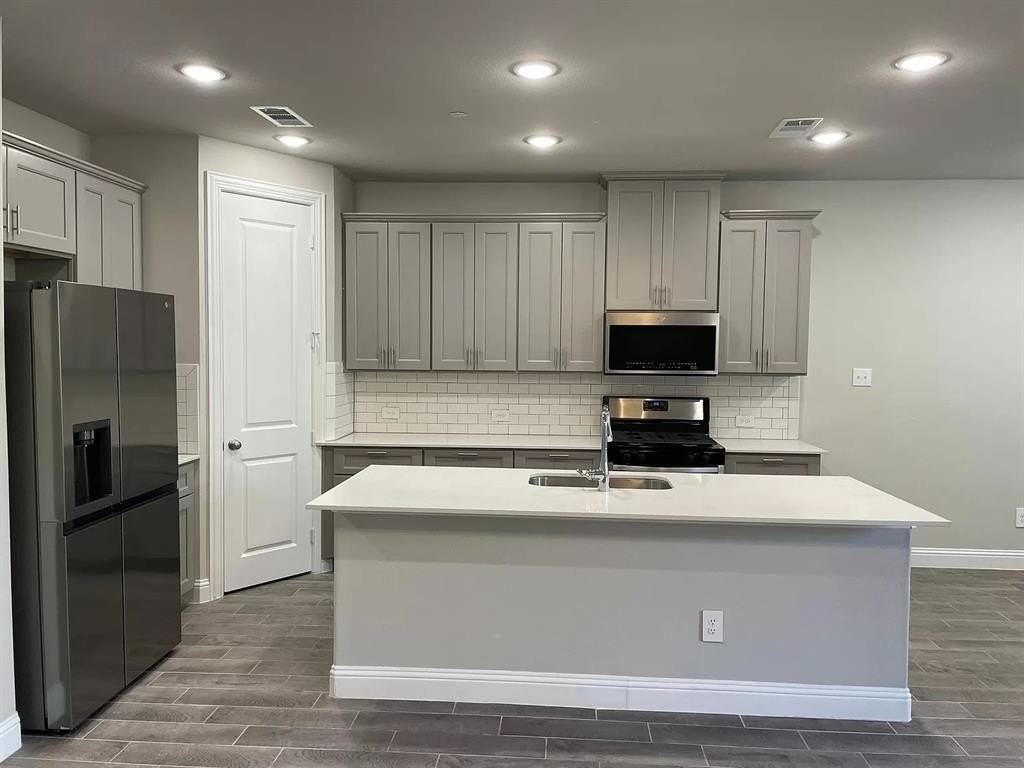 1752 Redding St - Photo 6 of 24
