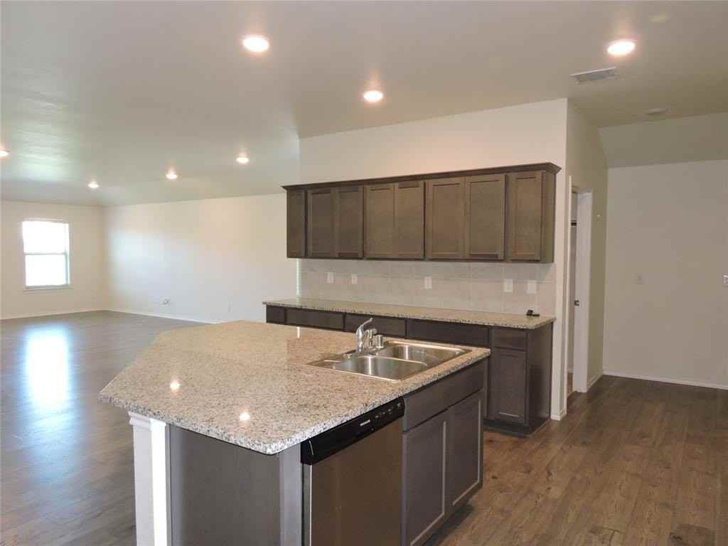 305 Silo Cir - Photo 2 of 28