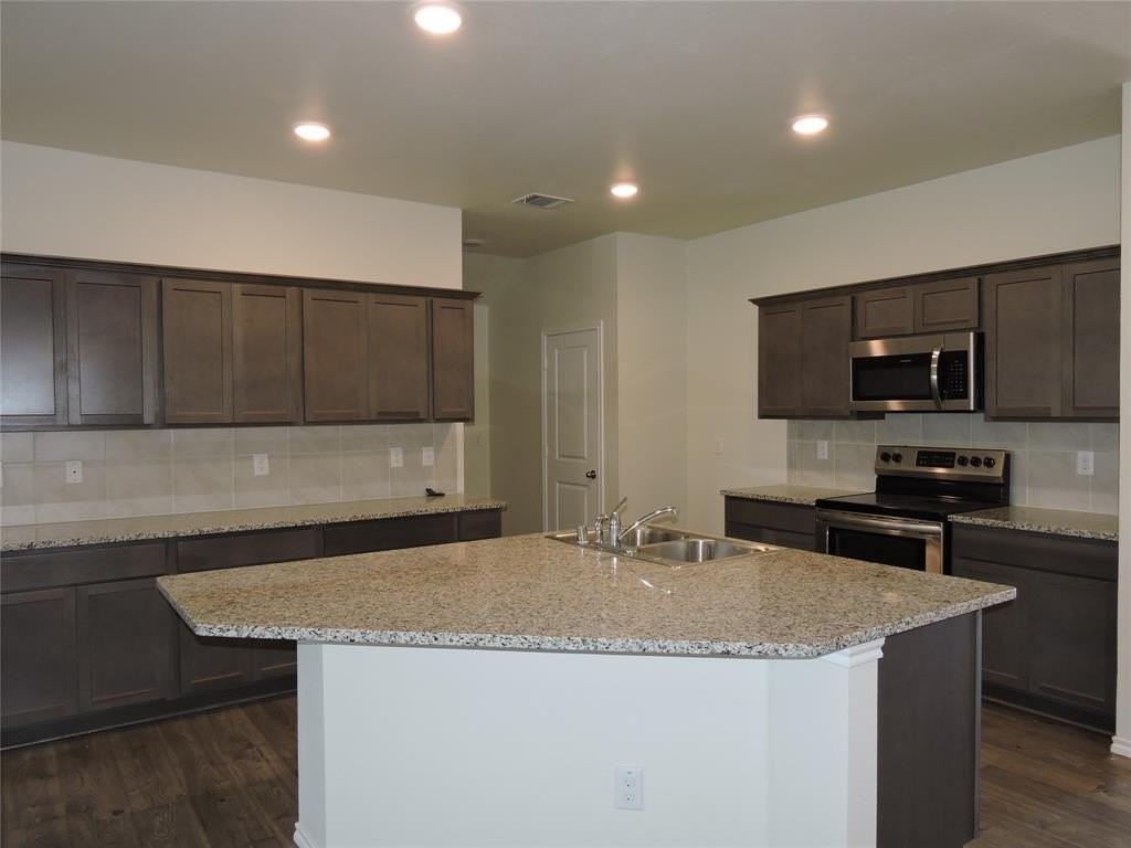 305 Silo Cir - Photo 3 of 28