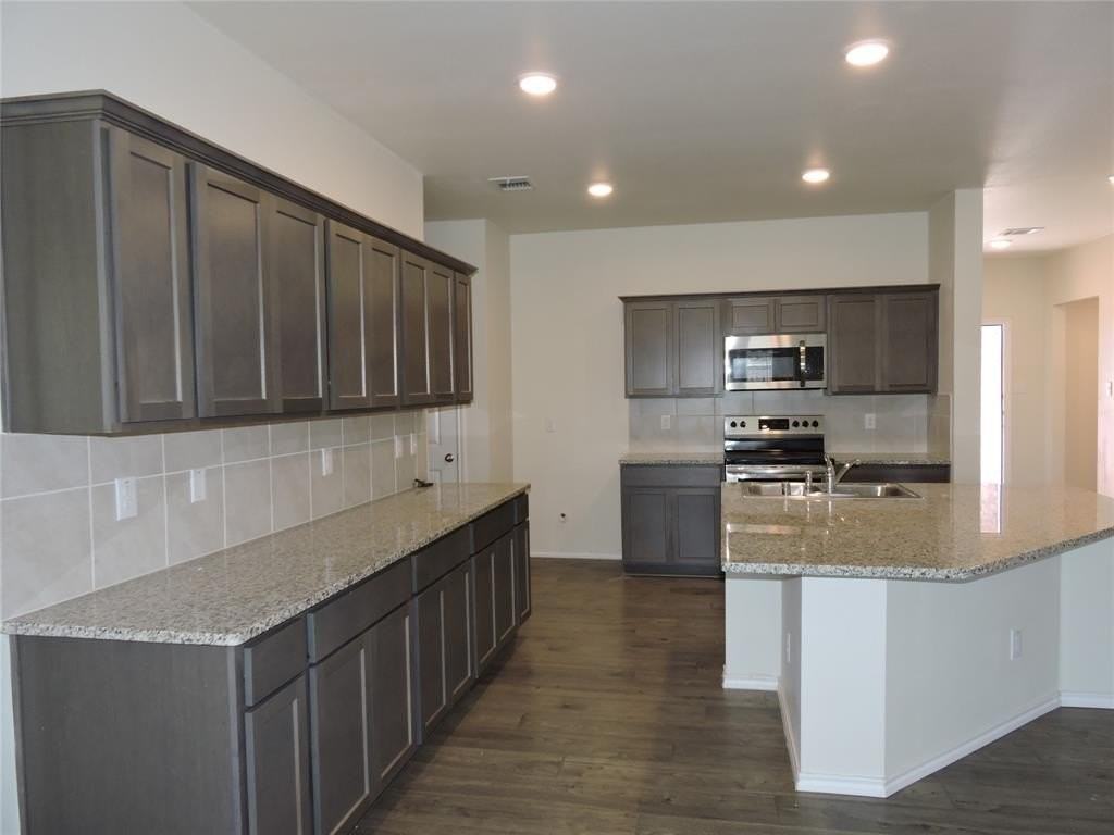 305 Silo Cir - Photo 4 of 28