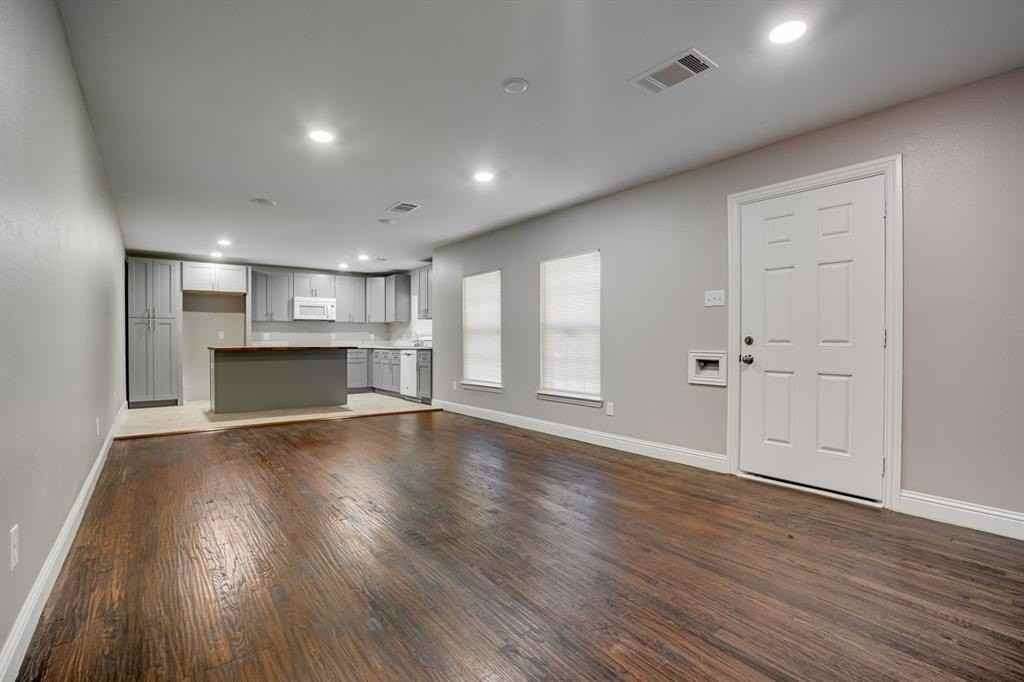 3402 Lawnview Ave - Photo 4 of 18