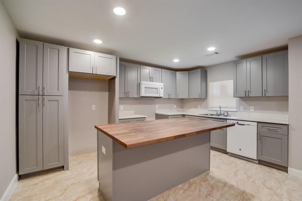 3402 Lawnview Ave - Photo 7 of 18