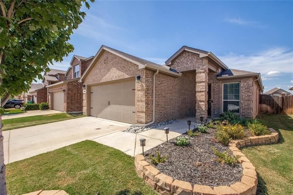 8905 Deadwood Ln - Photo 2 of 31