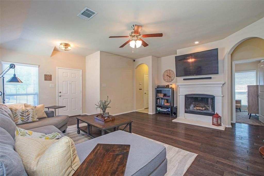 8905 Deadwood Ln - Photo 4 of 31