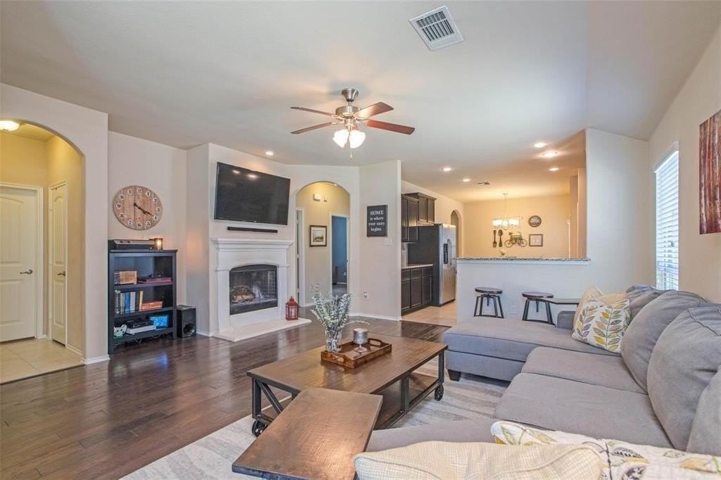8905 Deadwood Ln - Photo 5 of 31