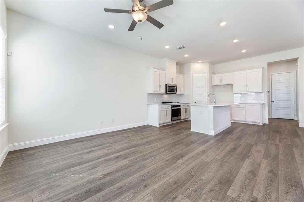 4704 Corriente Vista Ln - Photo 4 of 37