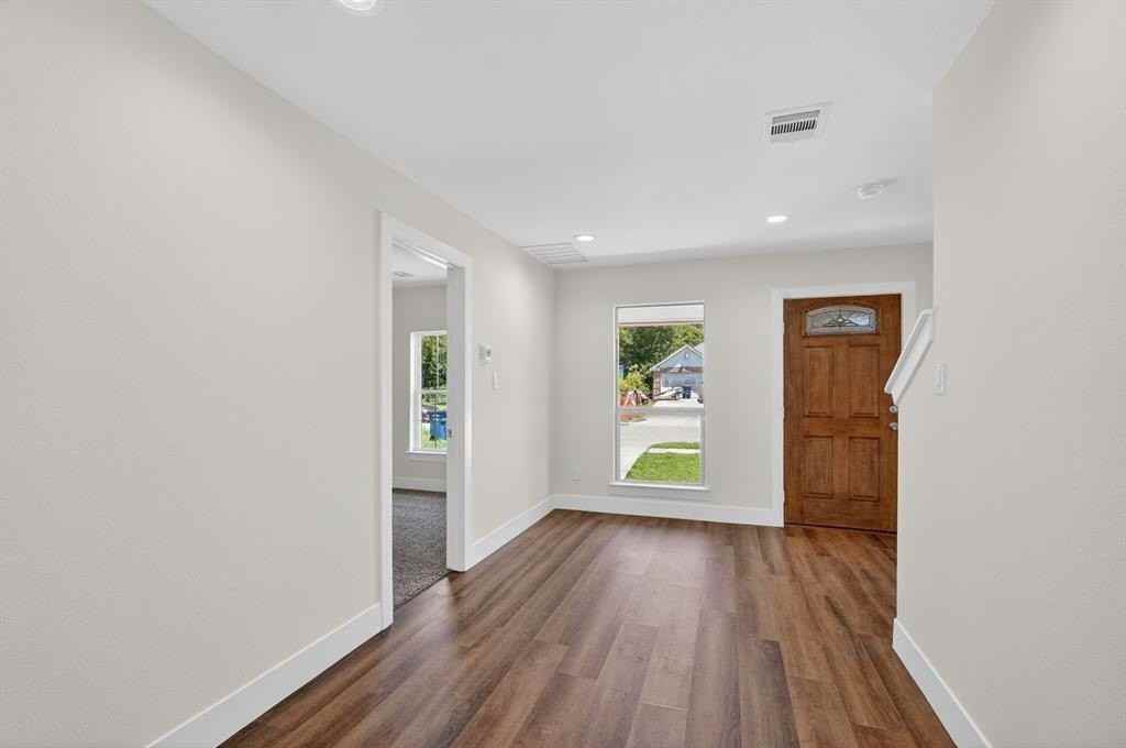 4002 Falls Dr - Photo 4 of 24