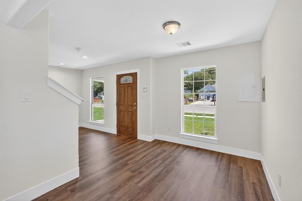 4002 Falls Dr - Photo 5 of 24