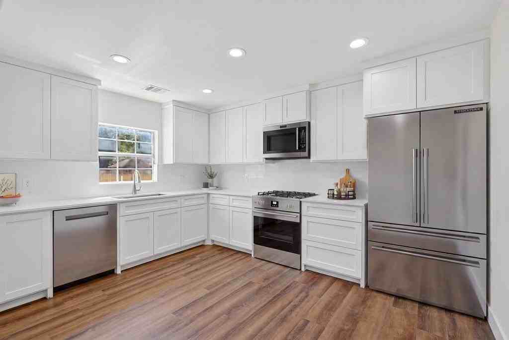 4002 Falls Dr - Photo 7 of 24