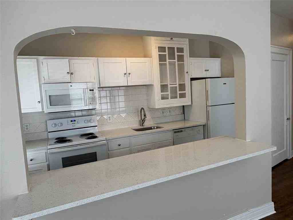 907 N Bishop Ave #B - Photo 6 of 14