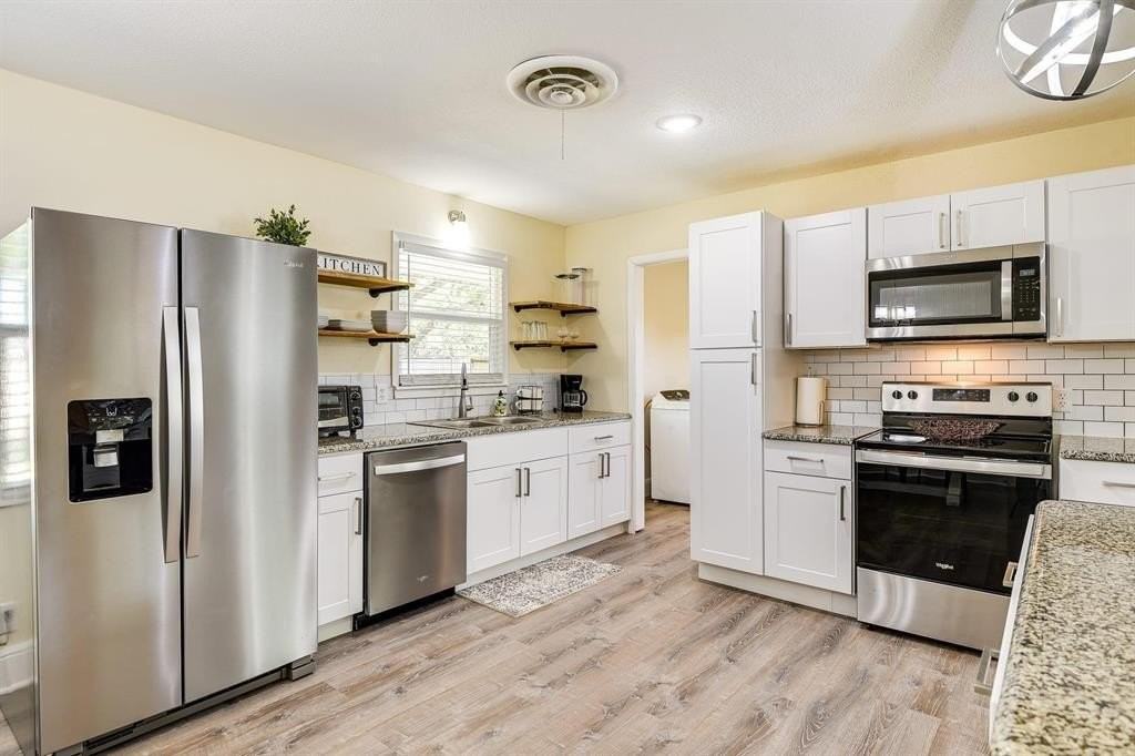 230 Davis Ave - Photo 5 of 27